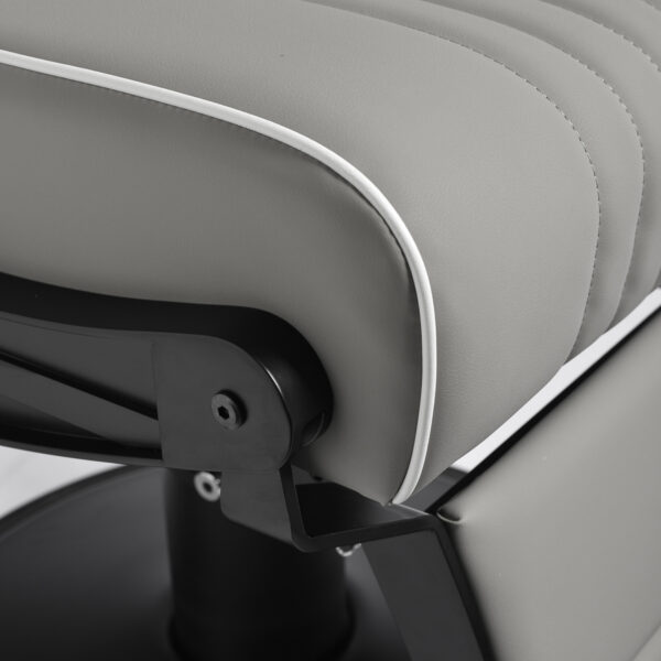 Gabbiano Levi barberstoel met zwart frame en grijze stiksels aan de achterkant. 15